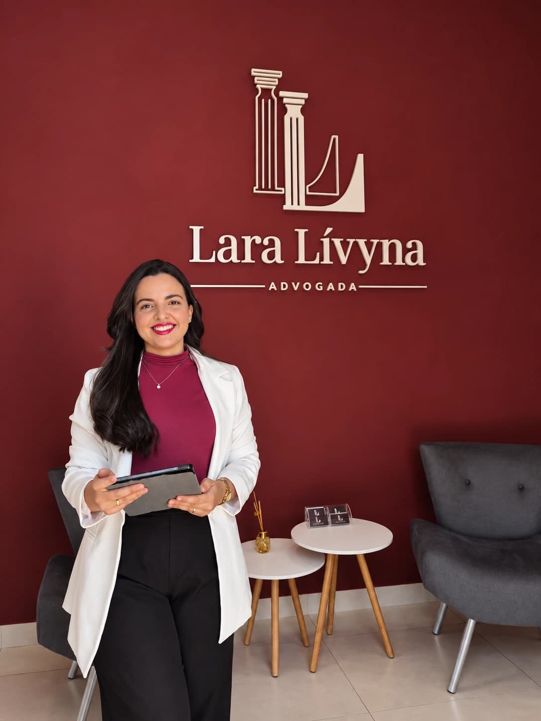Lara Lívyna na recepção do escritório
